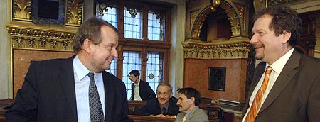 A r�gi �s az �j vez�r Fot�: MTI