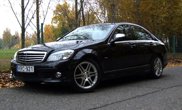 Mercedes C220. Sokak szerint a Mercedes