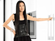 Bombaform�ban a 62 �ves divattervez�n�